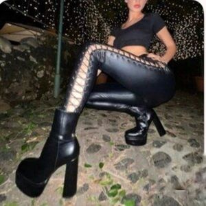 Zara laced faux leather leggings S